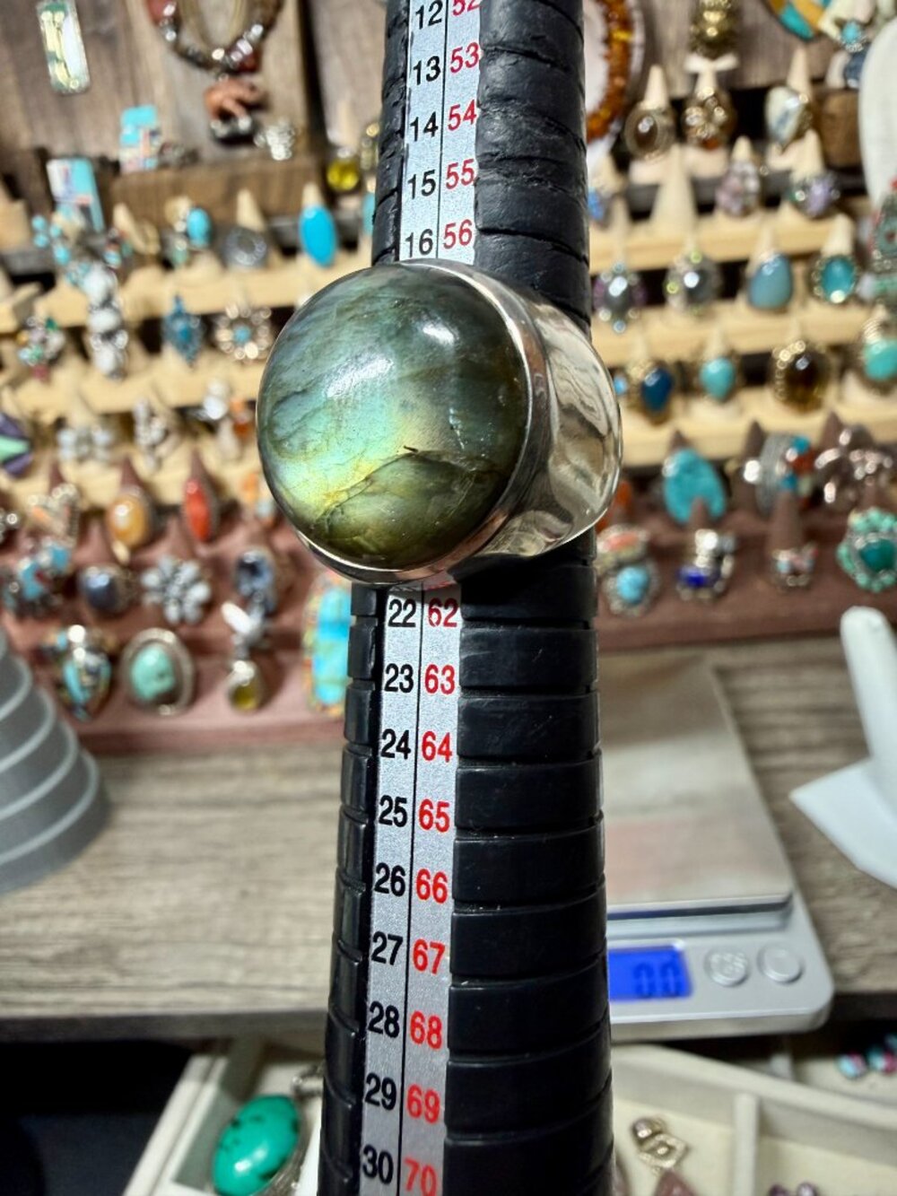 Chunky Labradorite statement ring - Picture 9 of 9
